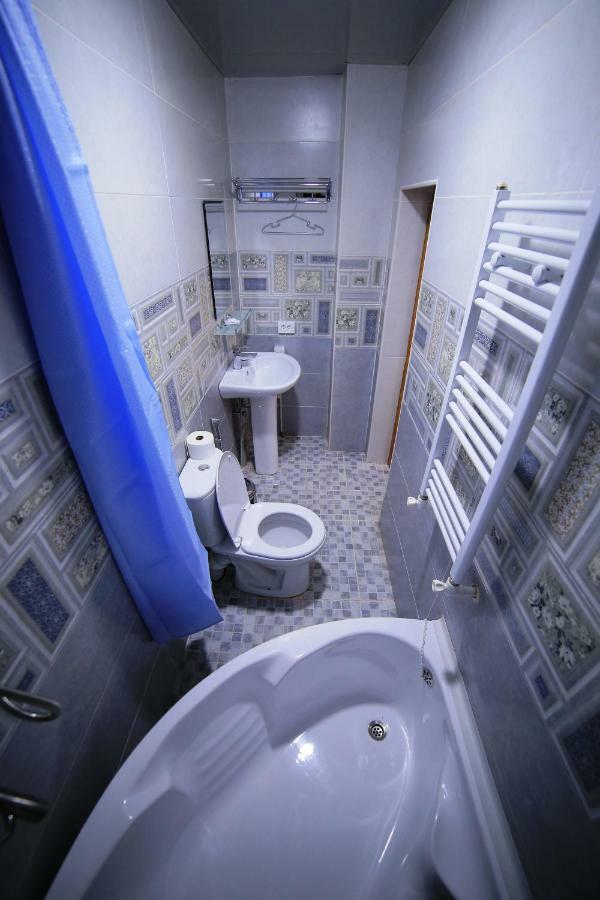 בוקורו Muslima Hotel מראה חיצוני תמונה