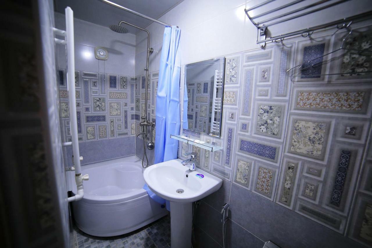 בוקורו Muslima Hotel מראה חיצוני תמונה