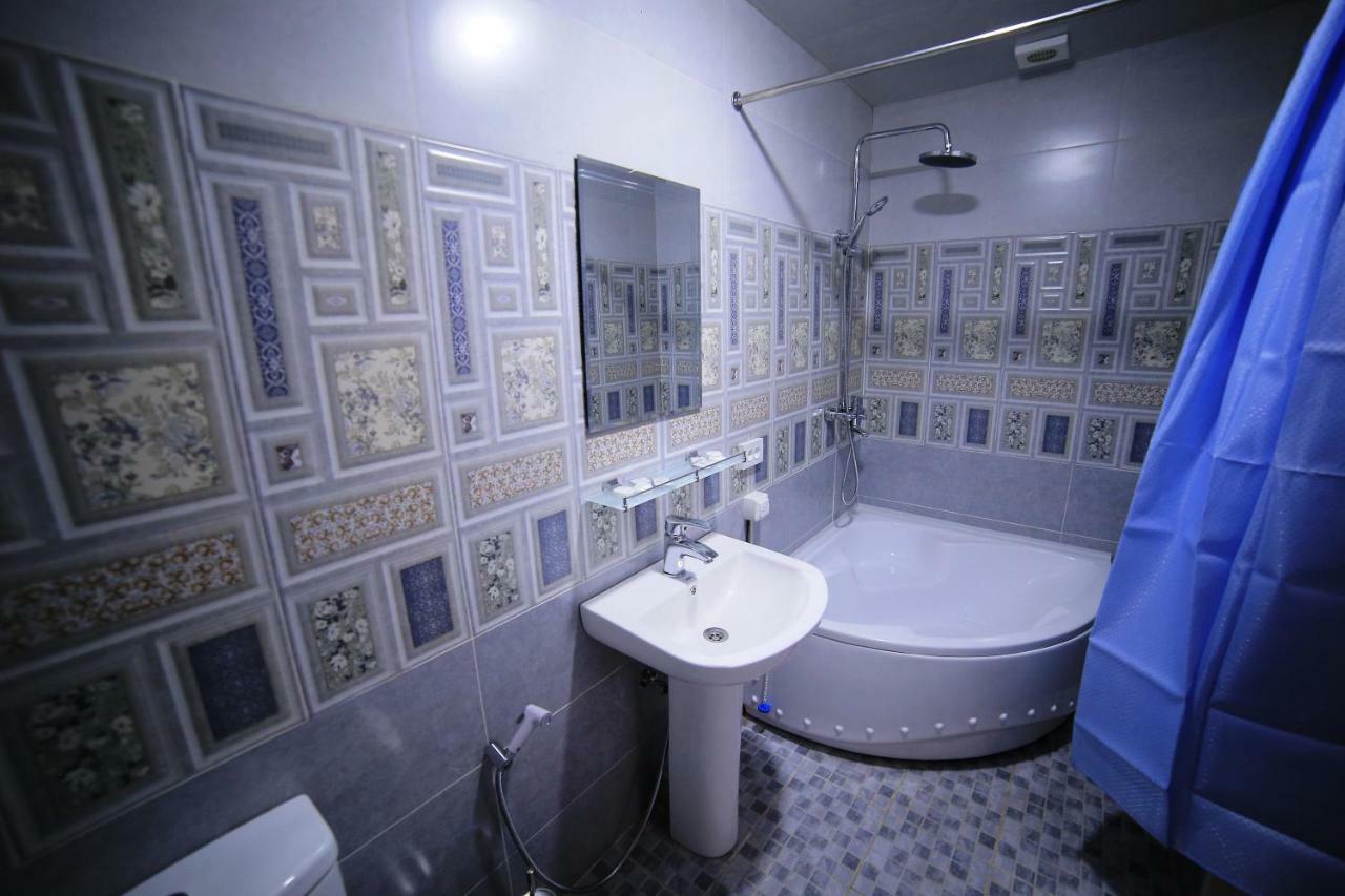 בוקורו Muslima Hotel מראה חיצוני תמונה