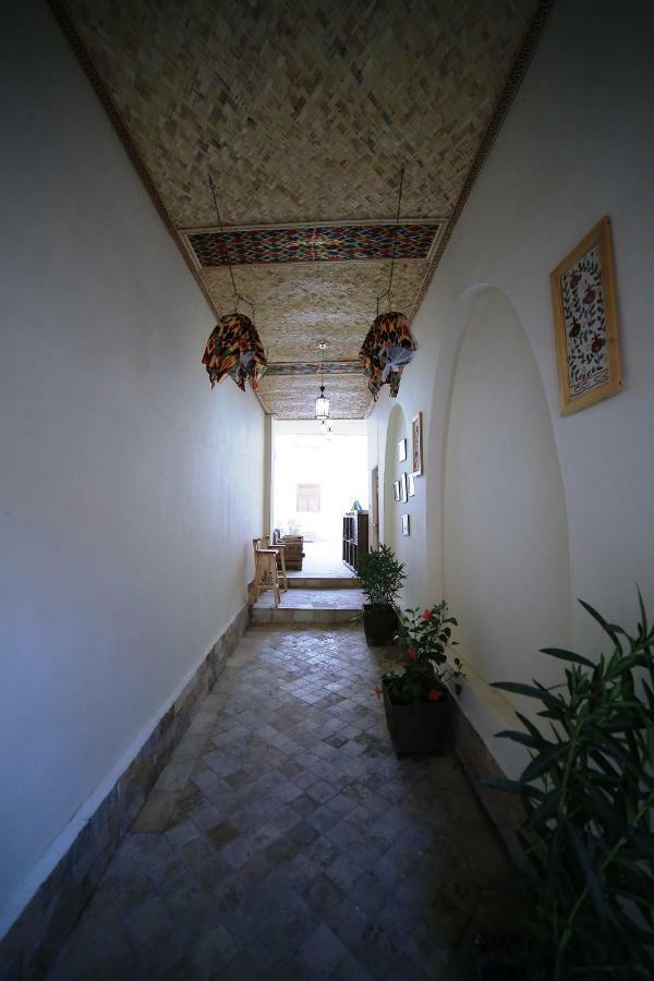 בוקורו Muslima Hotel מראה חיצוני תמונה