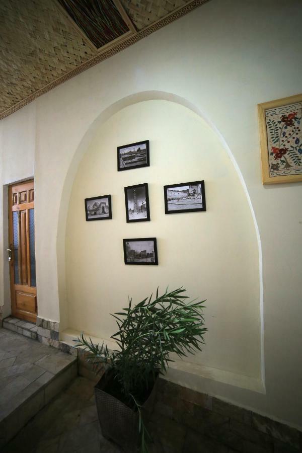 בוקורו Muslima Hotel מראה חיצוני תמונה