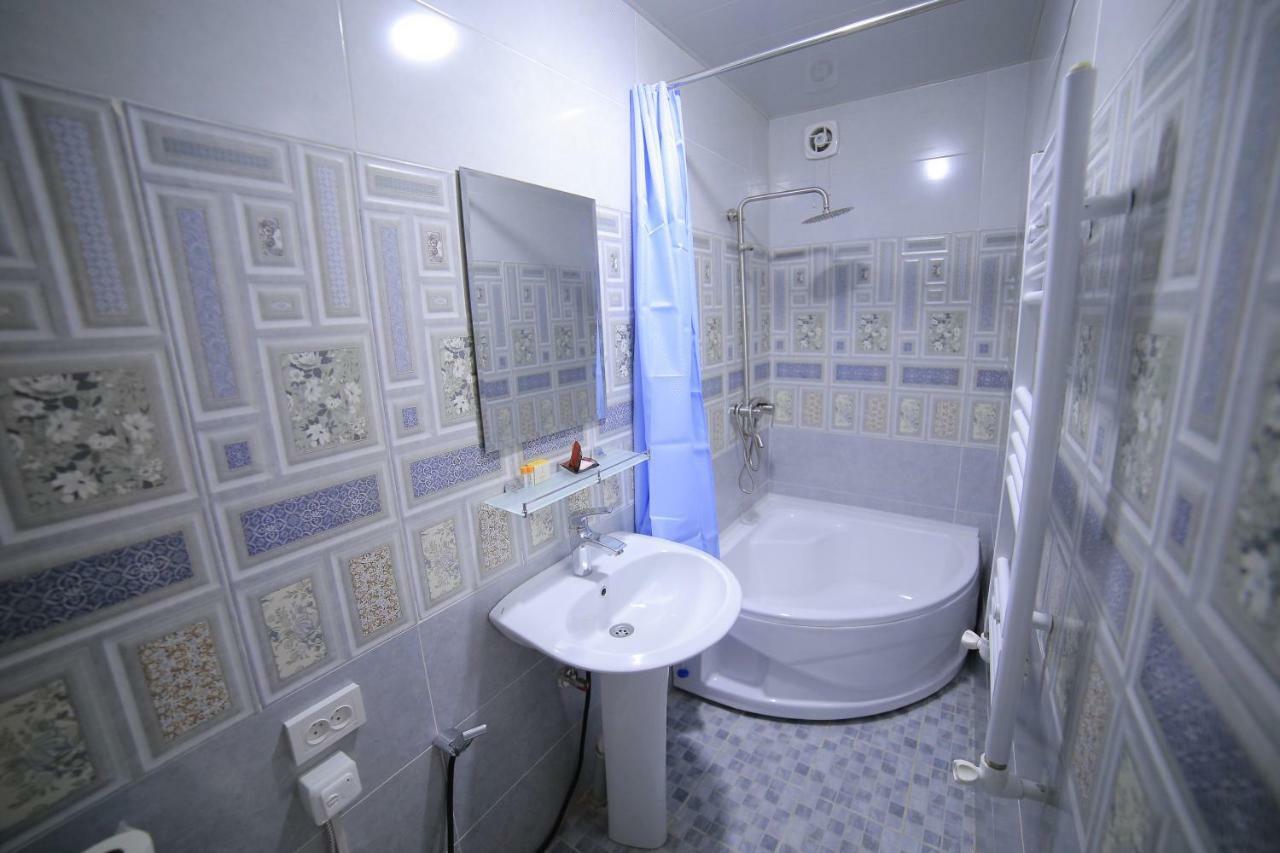 בוקורו Muslima Hotel מראה חיצוני תמונה