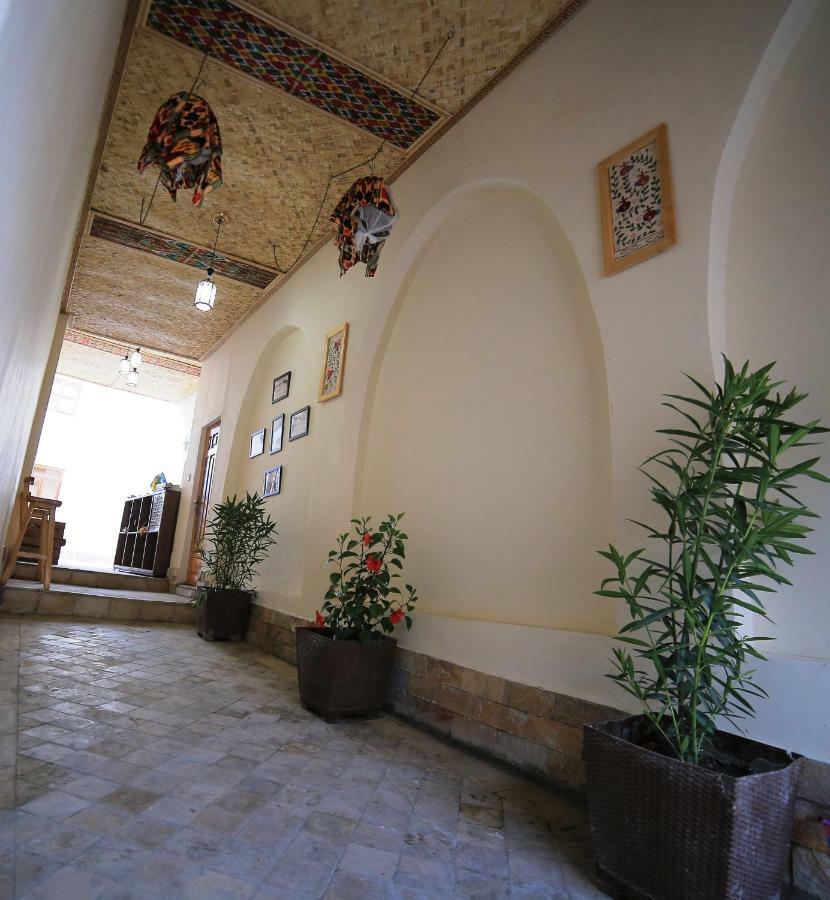 בוקורו Muslima Hotel מראה חיצוני תמונה